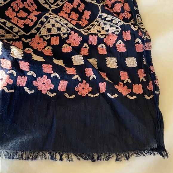 Beautiful J Crew Scarf - Picture 6 of 6